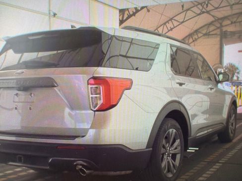 Used 2023 Ford Explorer XLT w/ Equipment Group 202A RWD image 2