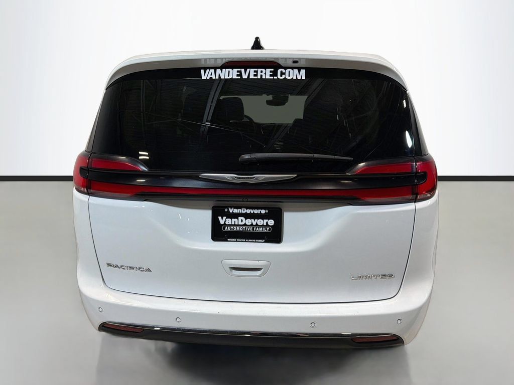 Used 2024 Chrysler Pacifica Limited FWD image 8