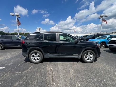 Used 2023 GMC Terrain SLE w/ Driver Convenience Package FWD image 4