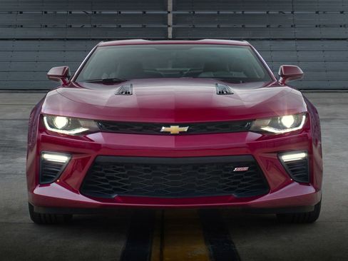Used 2018 Chevrolet Camaro SS RWD image 1