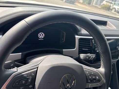 Used 2023 Volkswagen Atlas SE w/ Panoramic Sunroof Package image 18