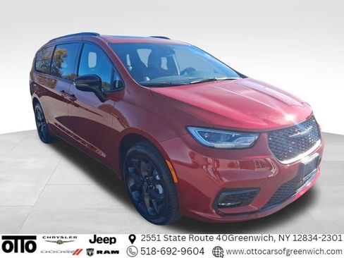 New 2026 Chrysler Pacifica Limited w/ S Appearance Package image 1