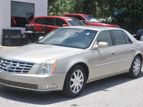 Used 2008 Cadillac DTS FWD image 4