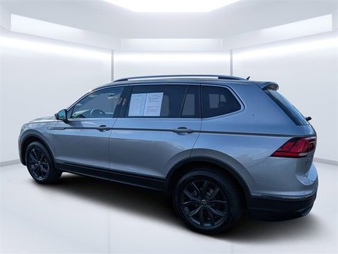 Certified 2024 Volkswagen Tiguan SE image 5