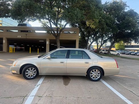 Used 2008 Cadillac DTS FWD image 3