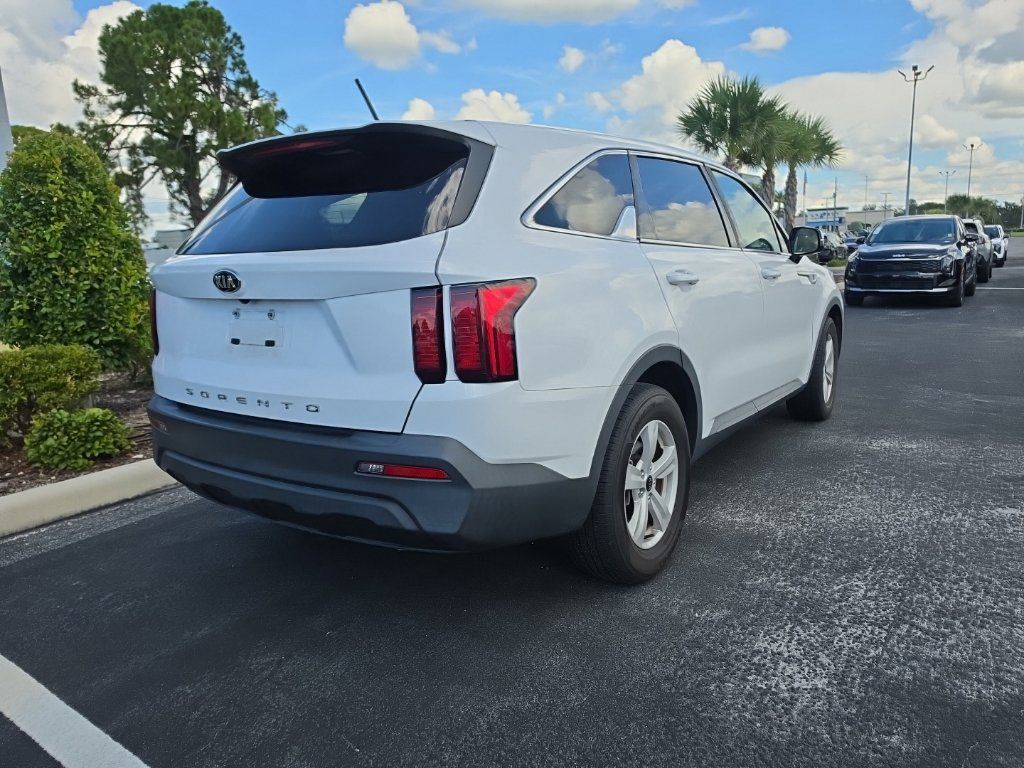 Used 2021 Kia Sorento LX FWD image 16