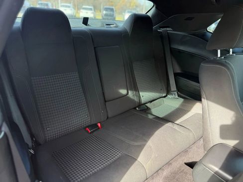 Used 2016 Dodge Challenger SXT image 15