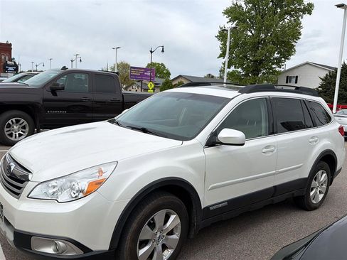 Used 2012 Subaru Outback 3.6R Limited w/ Moonroof Pkg AWD/4WD image 9