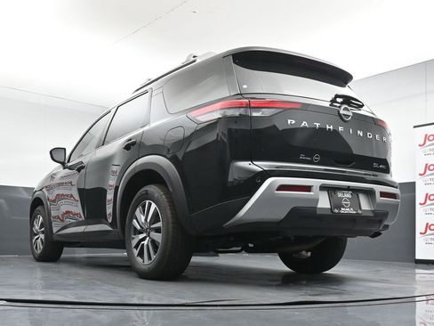Used 2023 Nissan Pathfinder SL AWD/4WD image 36