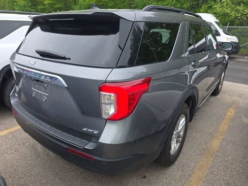 Used 2023 Ford Explorer XLT AWD/4WD image 2