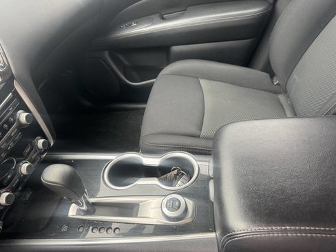 Used 2019 Nissan Pathfinder SV image 14