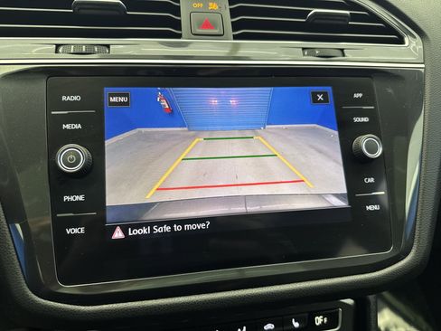 Used 2020 Volkswagen Tiguan SE image 19