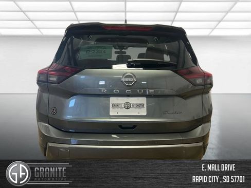 Used 2026 Nissan Rogue SL AWD/4WD image 4