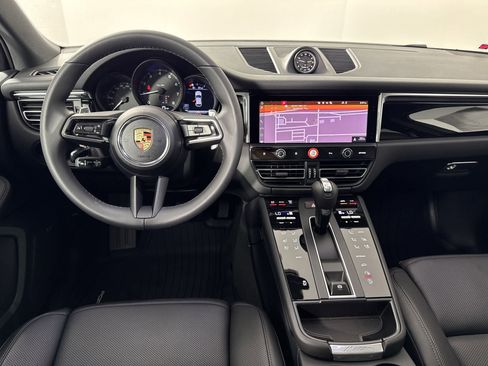Certified 2025 Porsche Macan image 27