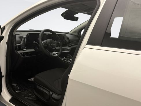 Used 2023 Kia Sportage LX image 10
