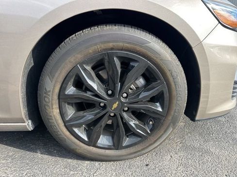 Used 2024 Chevrolet Malibu LT image 3