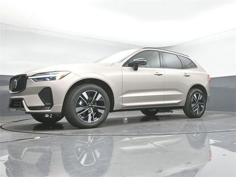 New 2026 Volvo XC60 B5 Core w/ Climate Package image 38