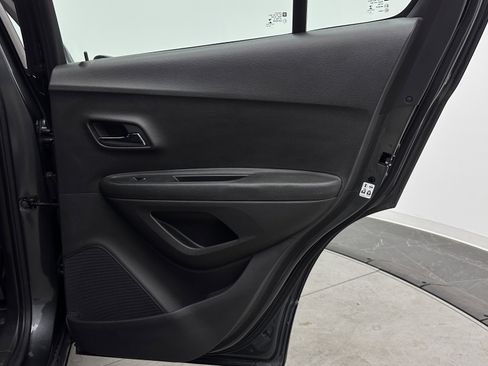 Used 2019 Chevrolet Trax LS FWD image 26