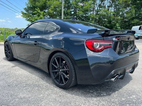 Used 2019 Toyota 86 RWD image 8