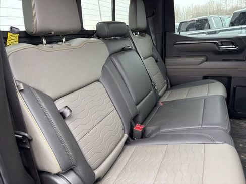 Used 2022 Chevrolet Silverado 1500 ZR2 w/ Technology Package image 13