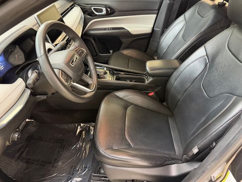 Used 2023 Jeep Compass Limited AWD/4WD image 5