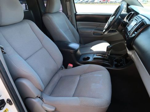 Used 2015 Toyota Tacoma 2WD Access Cab image 7