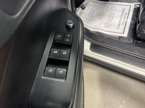 Used 2019 Toyota Highlander XLE image 21