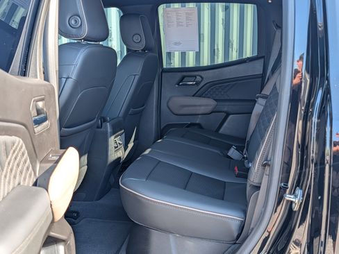 Used 2024 GMC Canyon Denali image 15