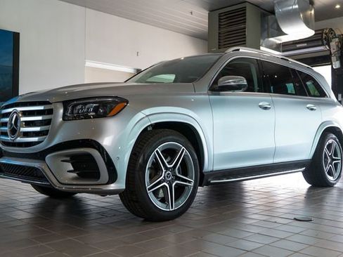 New 2026 Mercedes-Benz GLS 450 4MATIC image 3