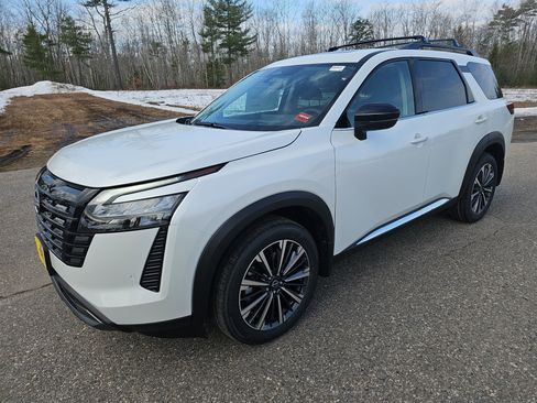 New 2026 Nissan Pathfinder Platinum image 1