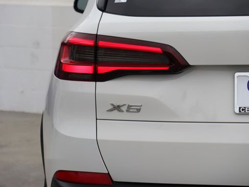 Used 2021 BMW X5 sDrive40i w/ Premium Package image 5
