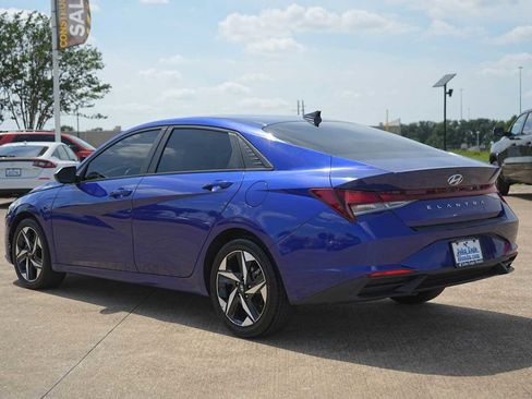 Used 2023 Hyundai Elantra SEL w/ Convenience Package FWD image 4