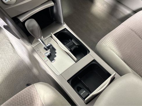 Used 2010 Toyota Camry LE image 29