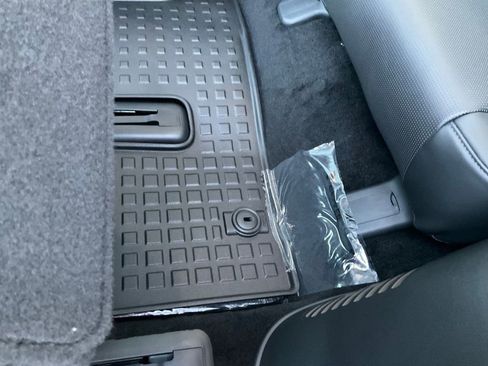 Used 2026 Hyundai Ioniq 9 Limited image 33