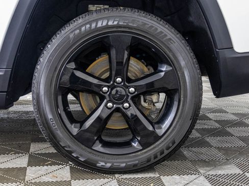 Used 2023 Jeep Grand Cherokee L Laredo image 55