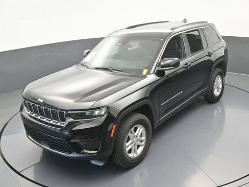 Used 2025 Jeep Grand Cherokee Laredo image 43