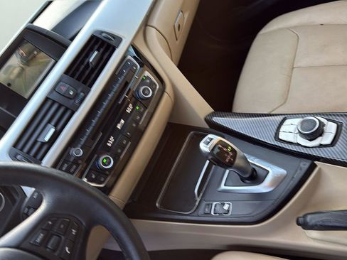 Used 2018 BMW 320i Sedan image 19