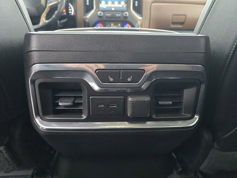 Used 2021 Chevrolet Silverado 1500 High Country w/ Technology Package image 16
