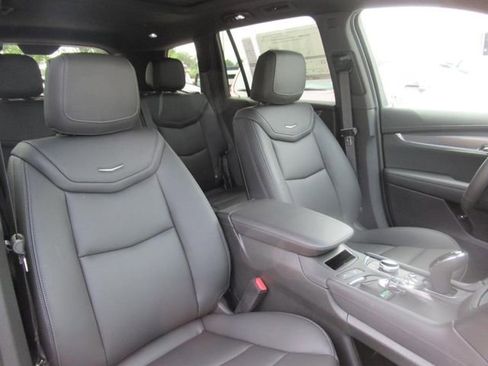 New 2025 Cadillac XT6 Luxury image 8