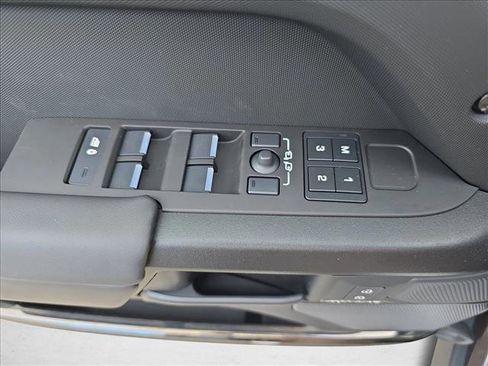 New 2026 Land Rover Defender 110 OCTA image 26