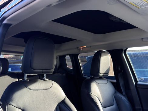 Used 2019 Jeep Renegade Limited w/ UConnect 8.4 Nav Group image 28