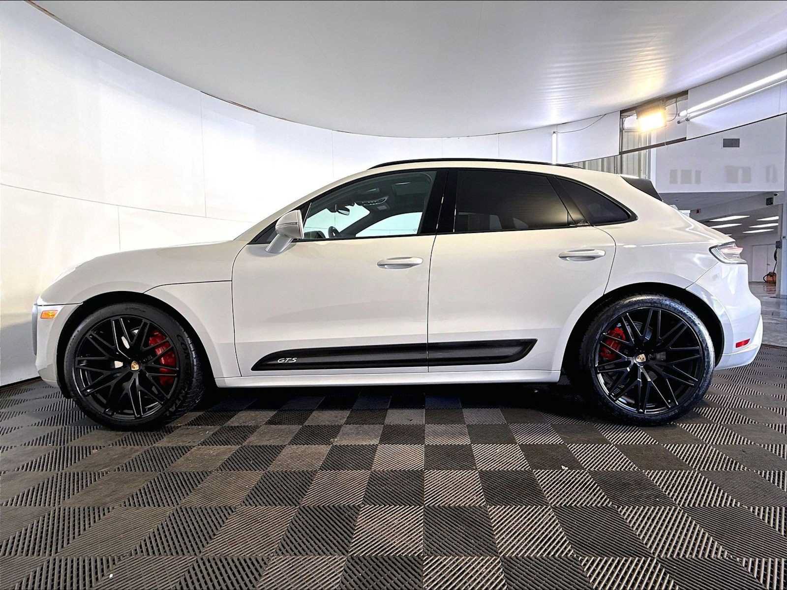 Certified 2022 Porsche Macan GTS AWD/4WD image 2