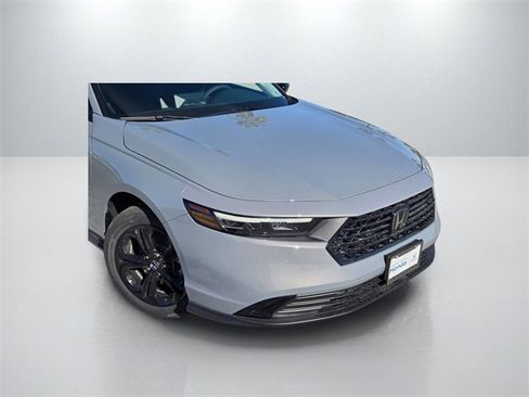 New 2025 Honda Accord SE image 9