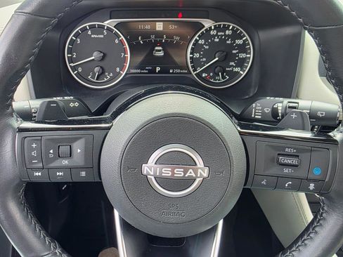 Used 2023 Nissan Rogue SL w/ SL Premium Package image 11