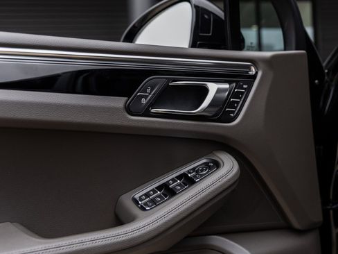 New 2026 Porsche Macan image 21