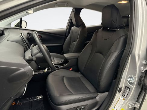 Used 2017 Toyota Prius Prime Premium image 11