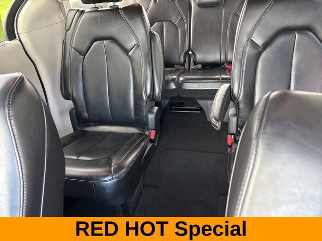 Used 2023 Chrysler Pacifica Touring-L FWD image 27