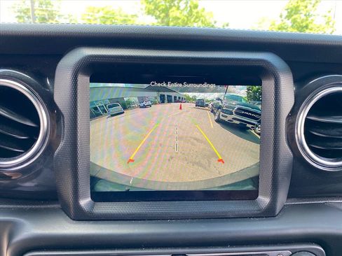 Used 2023 Jeep Wrangler Unlimited Sahara AWD/4WD image 15