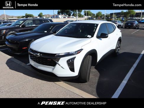 Used 2024 Chevrolet Trax RS w/ Driver Confidence Package FWD image 1
