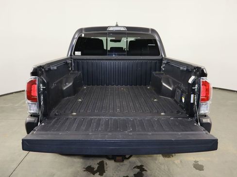 Used 2020 Toyota Tacoma TRD Off-Road image 17
